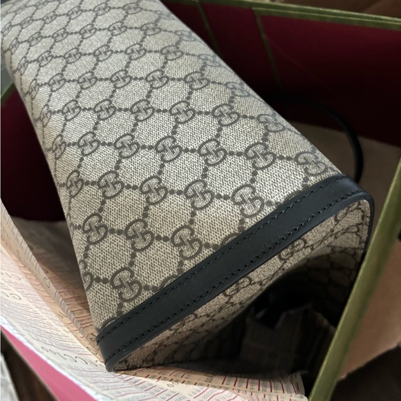 Gucci PADLOCK MEDIUM GG SHOULDER BAG - Picture 8 of 10